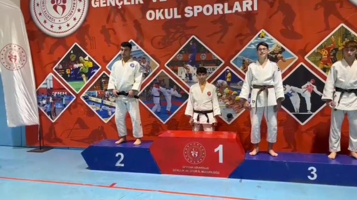 ÖĞRENCİMİZ JUDO GENÇ ERKEKLERDE BÖLGE İKİNCİSİ OLMUŞTUR